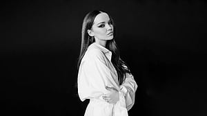 Dove Cameron And Keegan Michael Key Winter Television hoot, dove-cameron, celebrities, girls, hoot, monochrome, black-and-white wallpaper