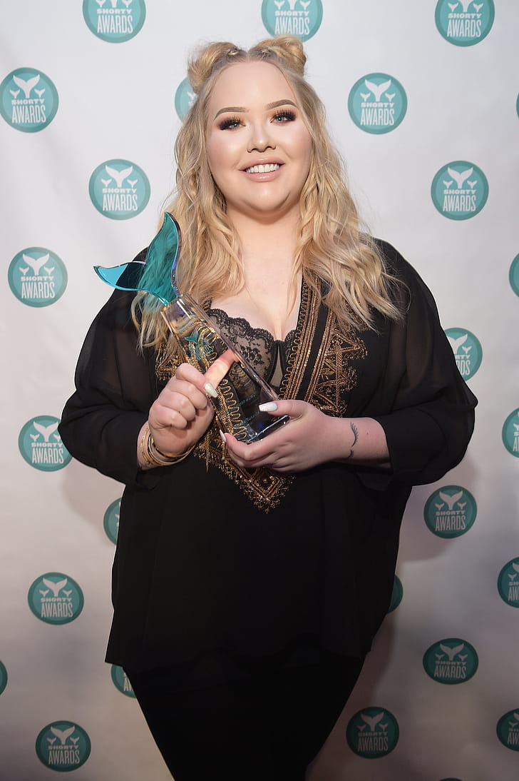 NikkieTutorials, Worth, Debt, Money phone wallpaper