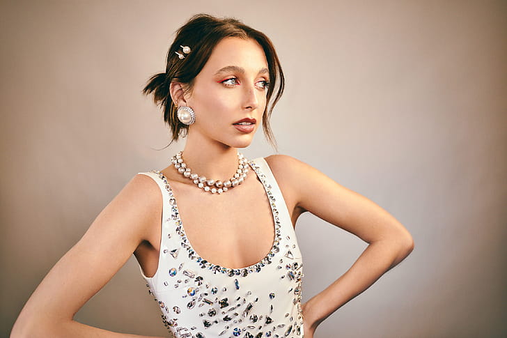 Emma Chamberlain, Mane muse, Interview, Style evolution wallpaper