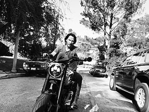 Keanu Reeves On Bike, keanu-reeves, male-celebrities, monochrome, black-and-white wallpaper