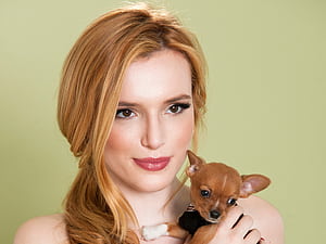 Bella Thorne With Dog, bella-thorne, celebrities, girls, dog wallpaper
