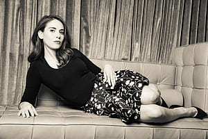 Alison Brie WWD 2017, alison-brie, celebrities, girls, monochrome, black-and-white wallpaper