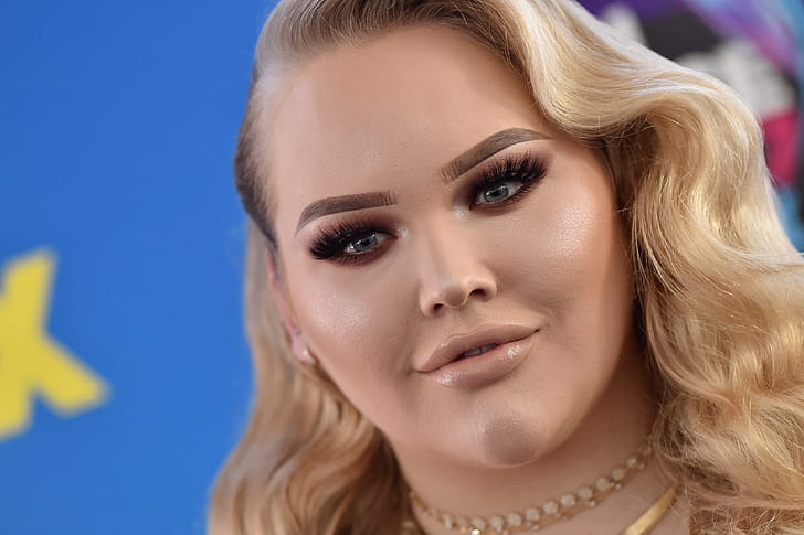 NikkieTutorials, Shutting down, Misgender, Funny wallpaper