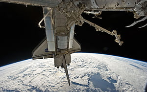 Discovery shuttle, Space Stations wallpaper