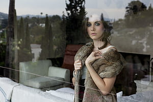 Alison Brie American Actress, alison-brie, celebrities, girls, actress wallpaper