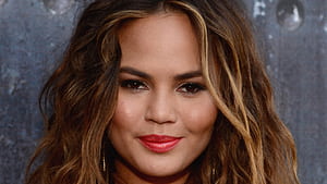 Chrissy Teigen, , Picky. com, Striking visuals wallpaper