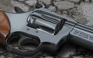 gun wallpaper