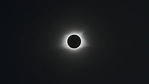 Solar Eclipse, Stunning eclipse, Dynamic celestial moment, Astonishing display wallpaper