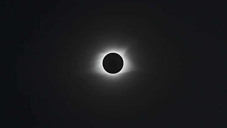 Solar Eclipse, Stunning eclipse, Dynamic celestial moment, Astonishing display wallpaper