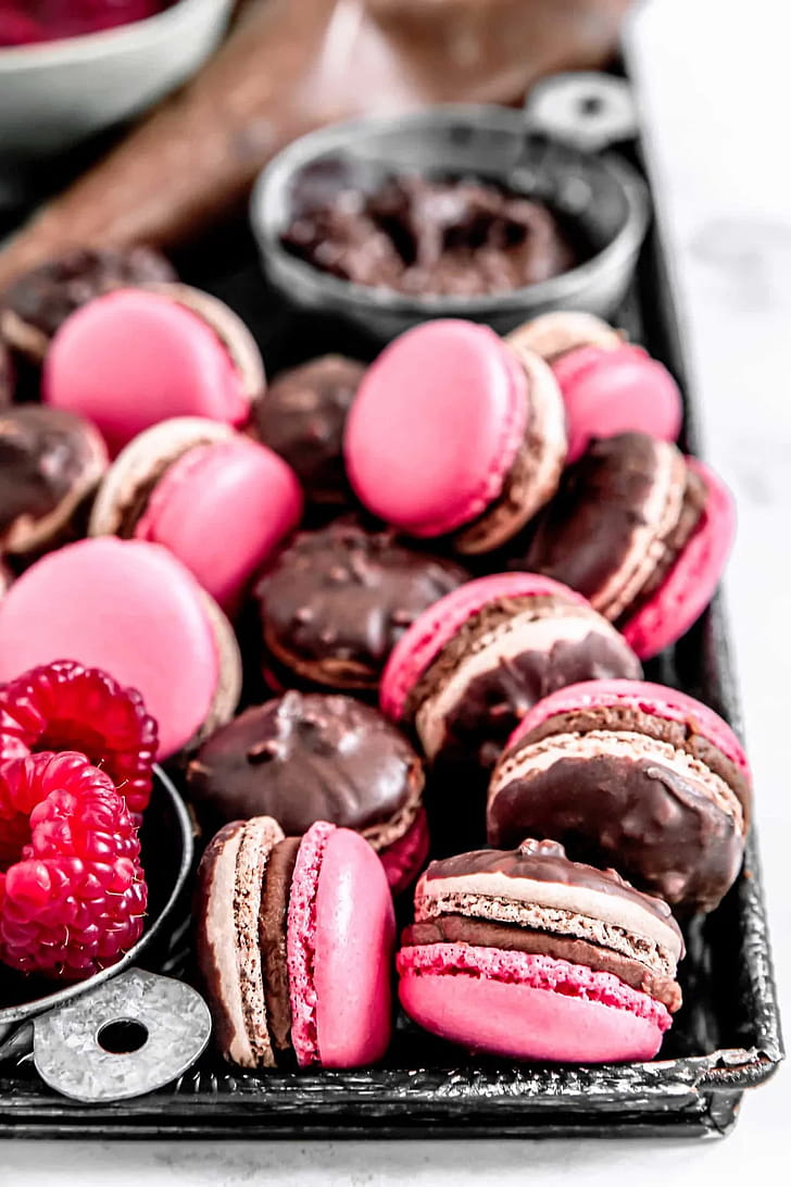Chocolate and raspberry, Macarons phone wallpaper