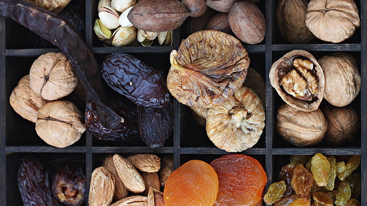 Nuts, Almonds, Raisins, Walnut wallpaper