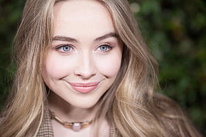 Sabrina Carpenter , Background wallpaper