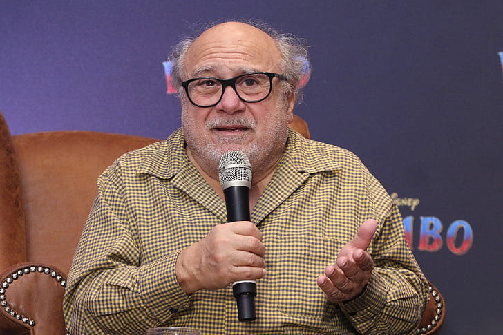 Danny DeVito, Twitter verification, Outrage wallpaper