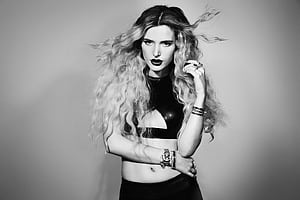 Bella Thorne 2017 , bella-thorne, celebrities, girls, monochrome, black-and-white wallpaper