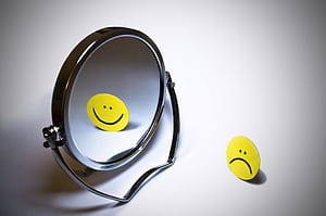 Android mirror , Eye-catching design wallpaper